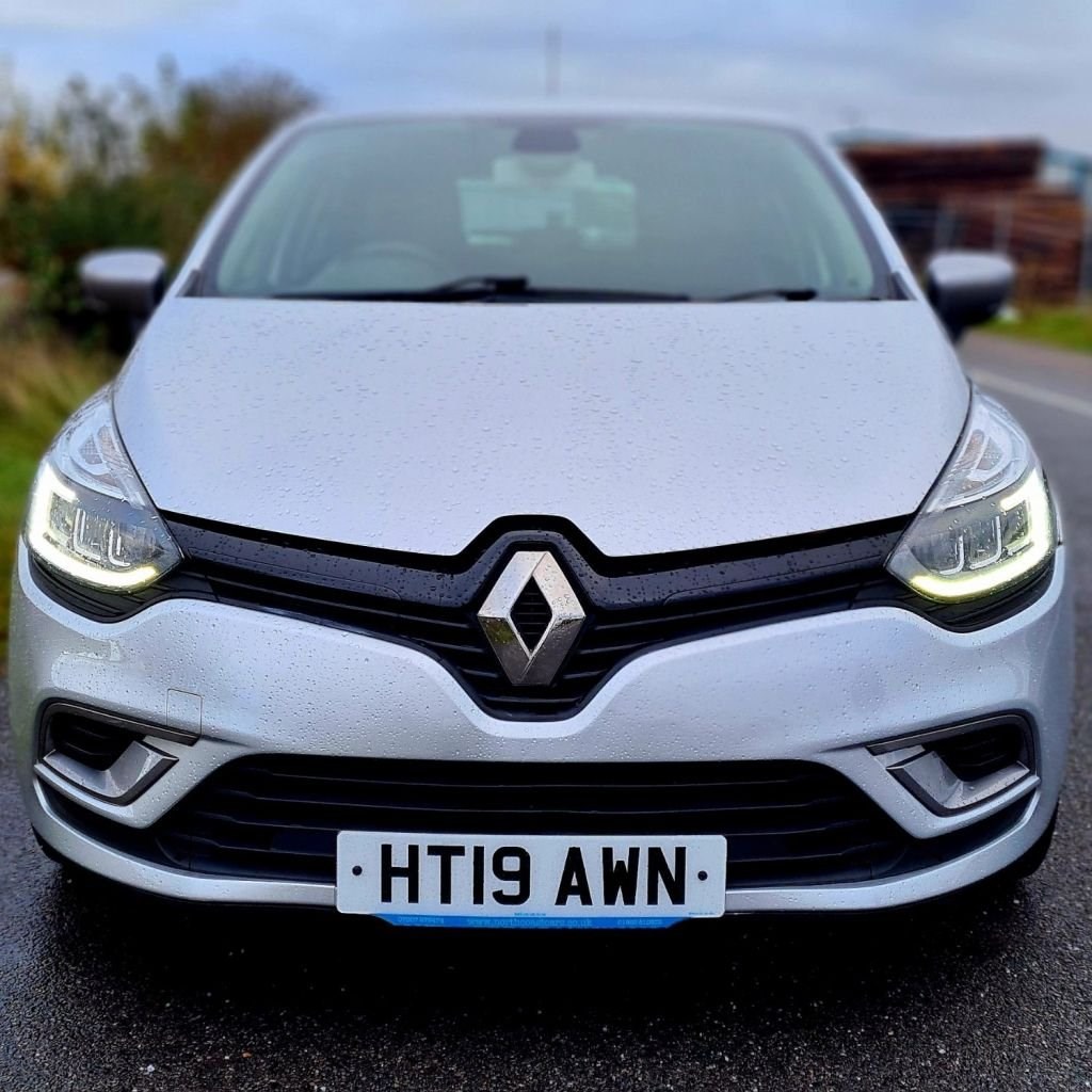 Renault Clio Listing Image