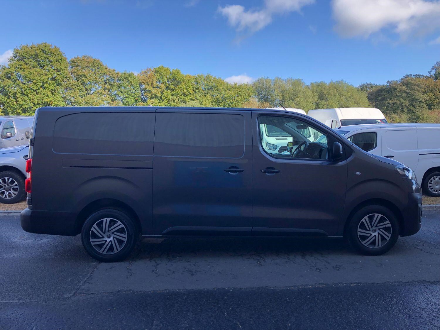 Vauxhall Vivaro Listing Image