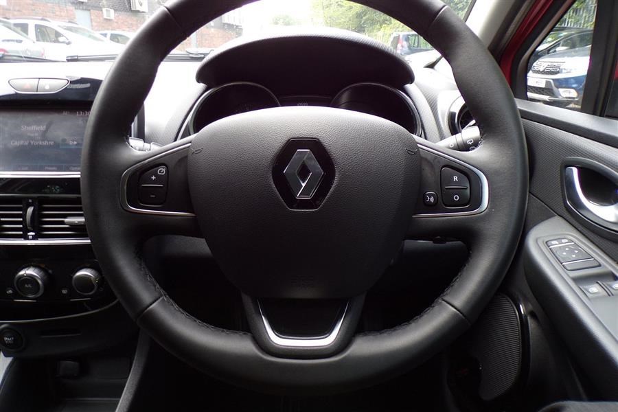 Renault Clio Listing Image