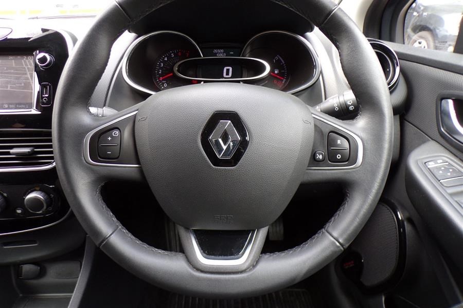 Renault Clio Listing Image