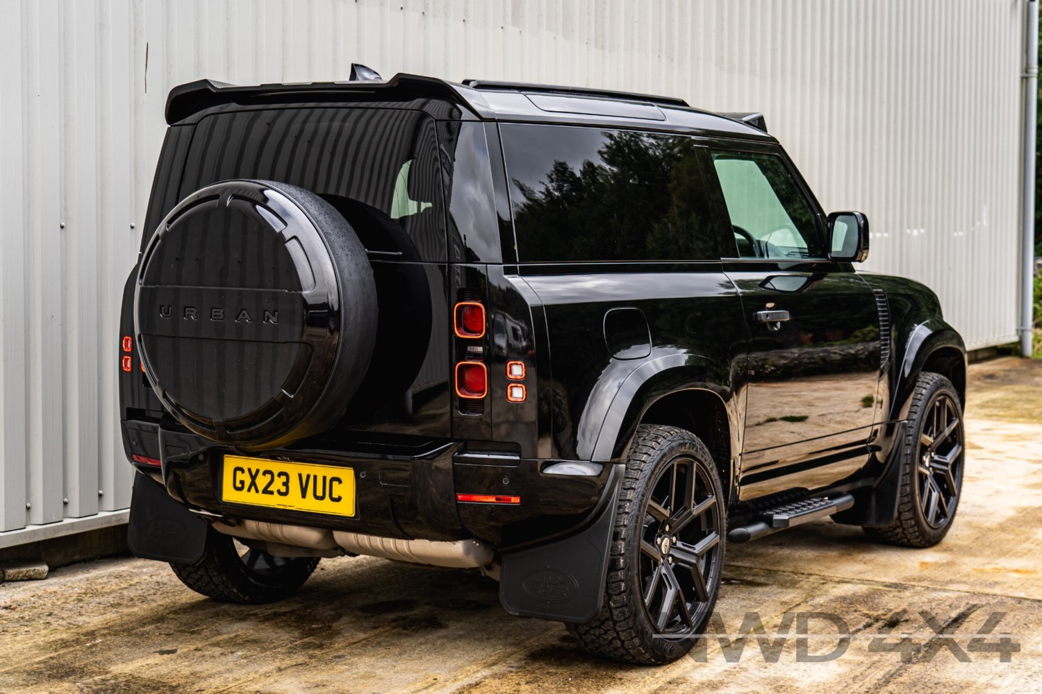 Land Rover Defender Listing Image