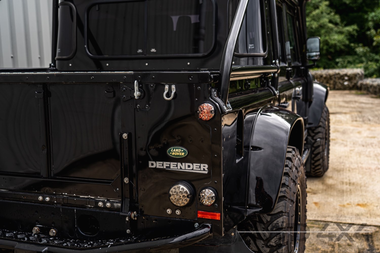 Land Rover Defender Listing Image