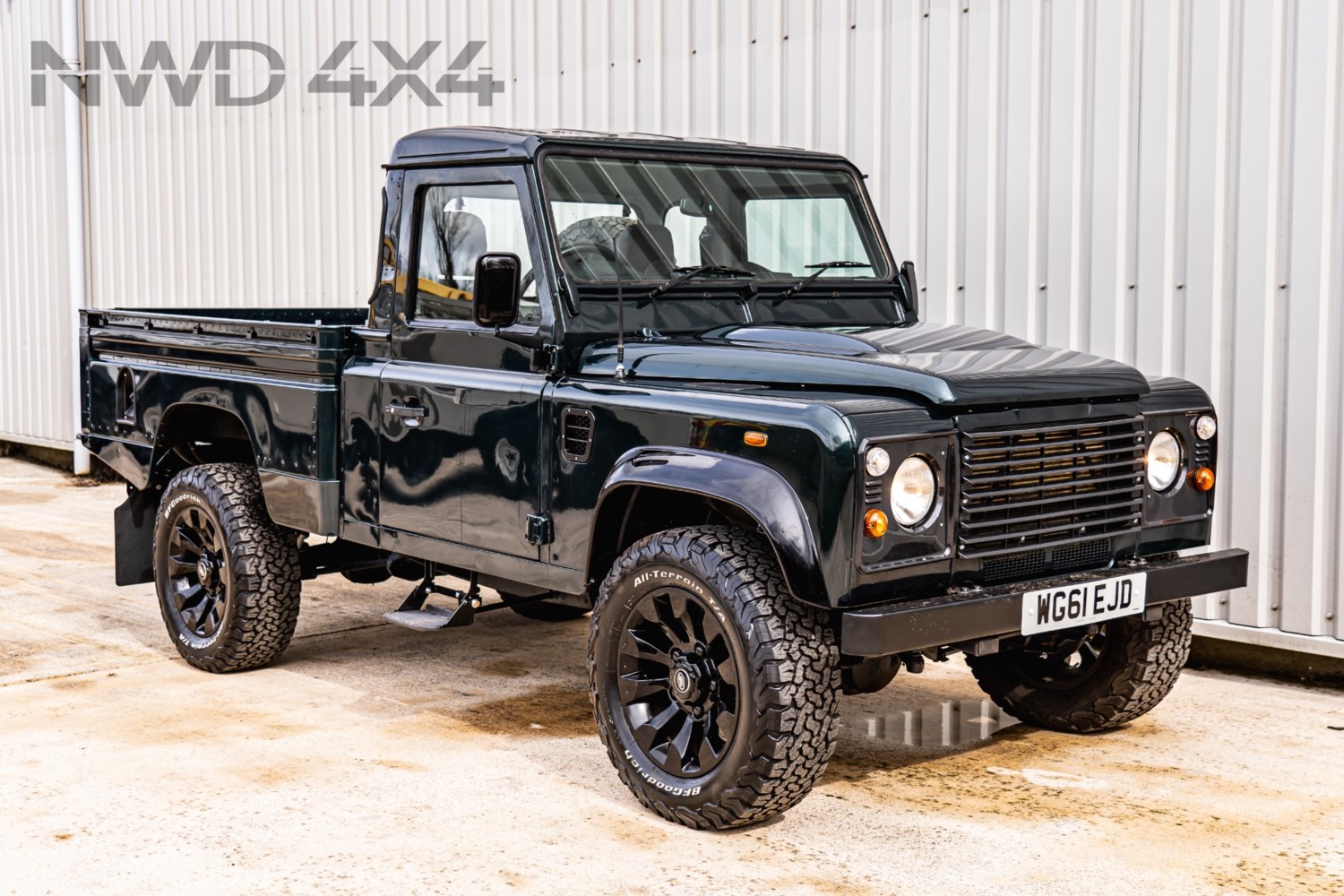 Land Rover Defender Listing Image