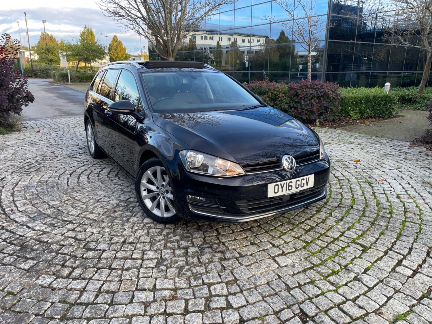 Volkswagen Golf Listing Image