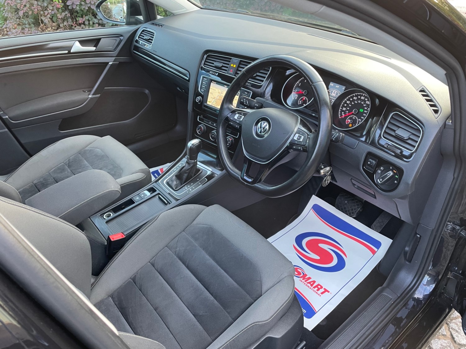 Volkswagen Golf Listing Image