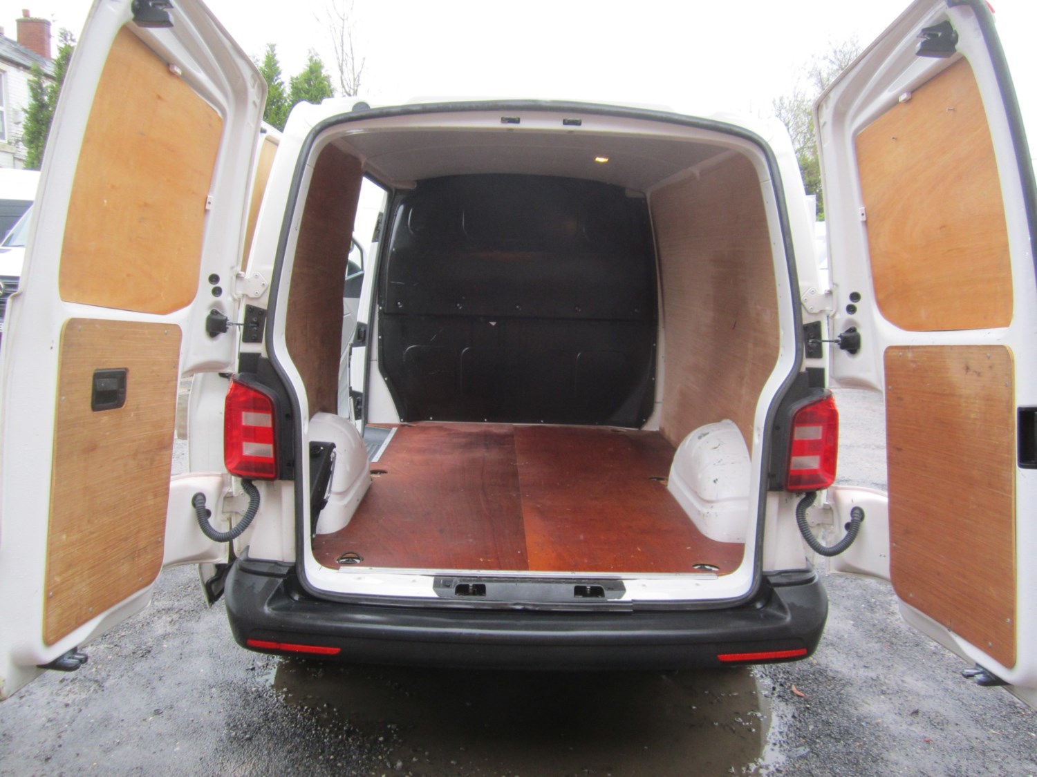 Volkswagen Transporter Listing Image