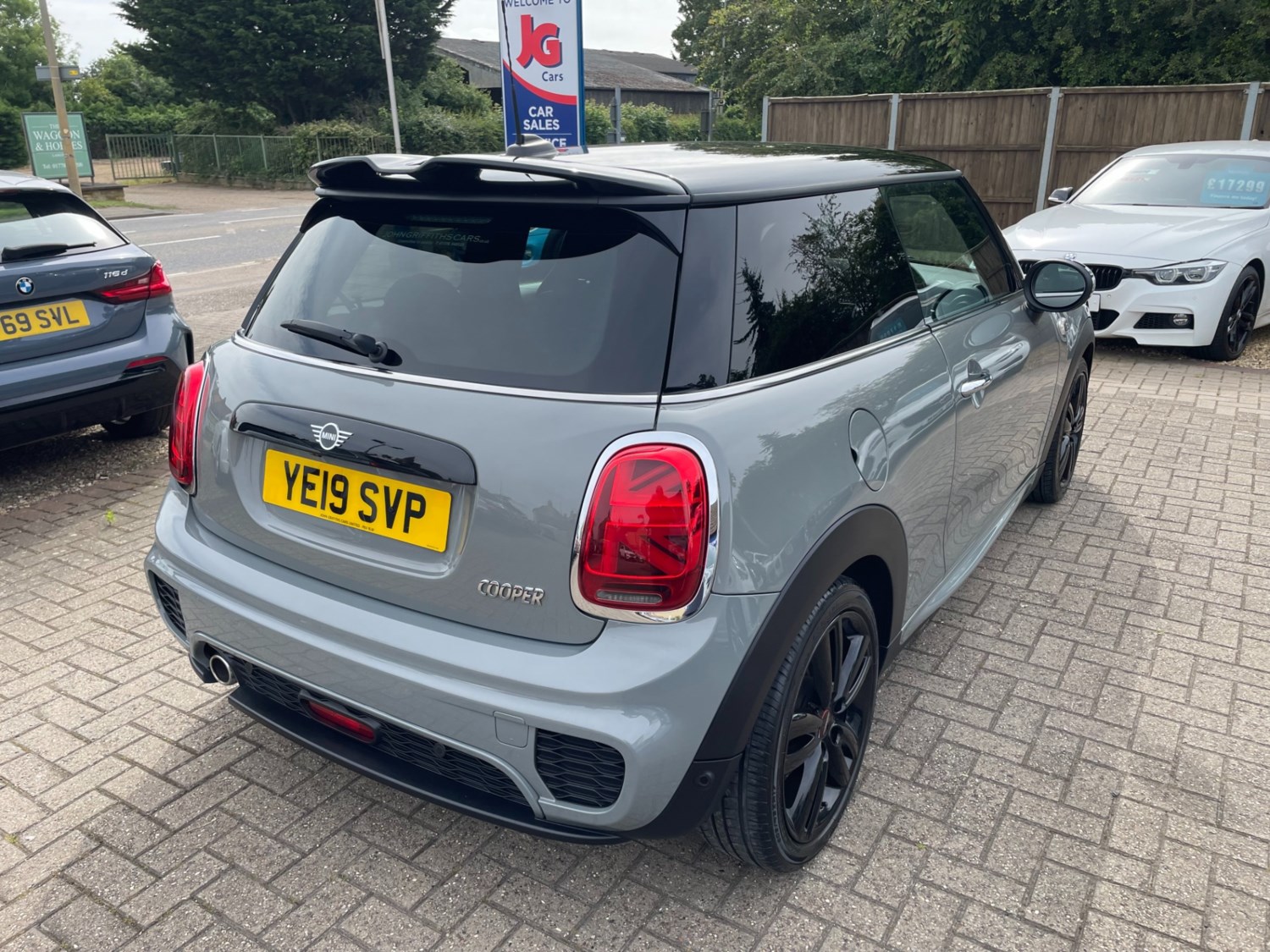 MINI Hatch Listing Image