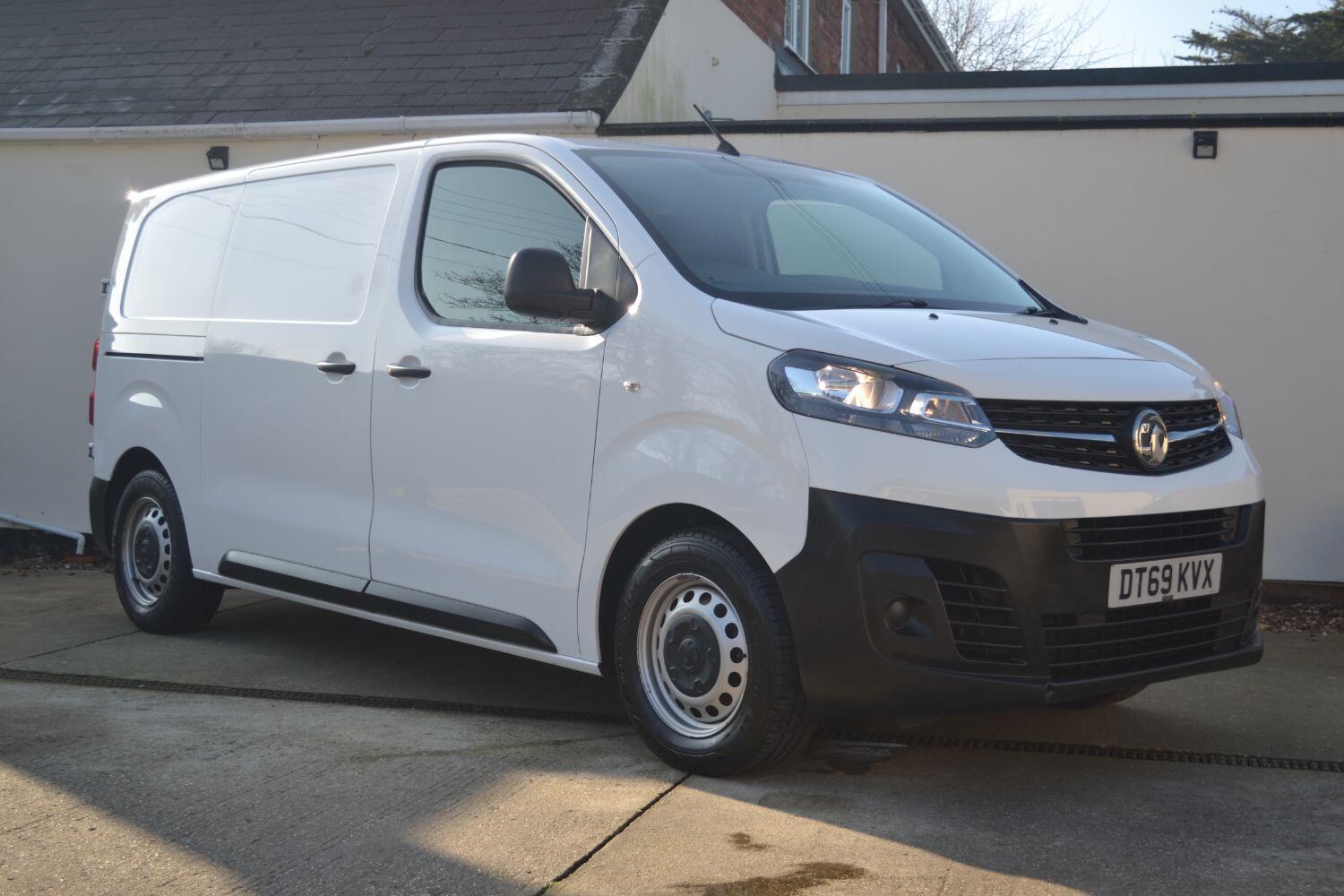 Vauxhall Vivaro Listing Image