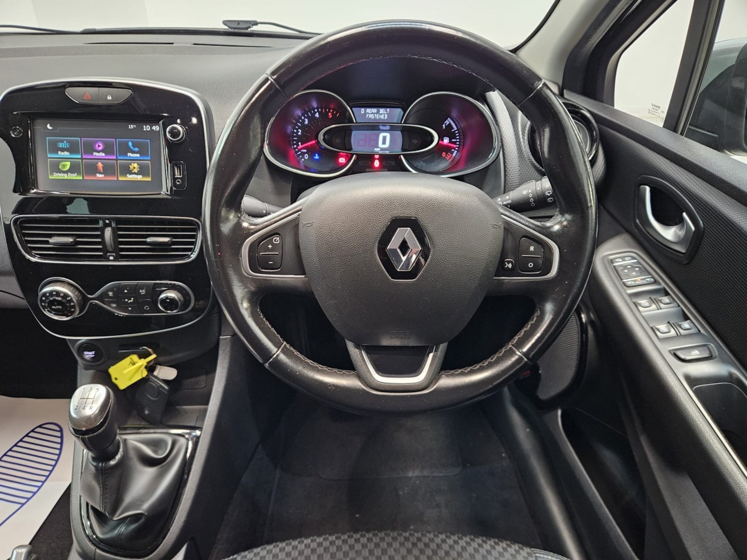 Renault Clio Listing Image