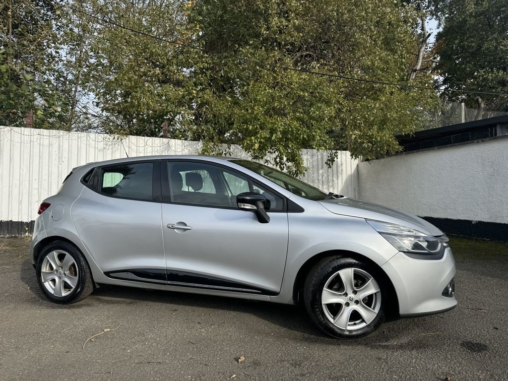 Renault Clio Listing Image