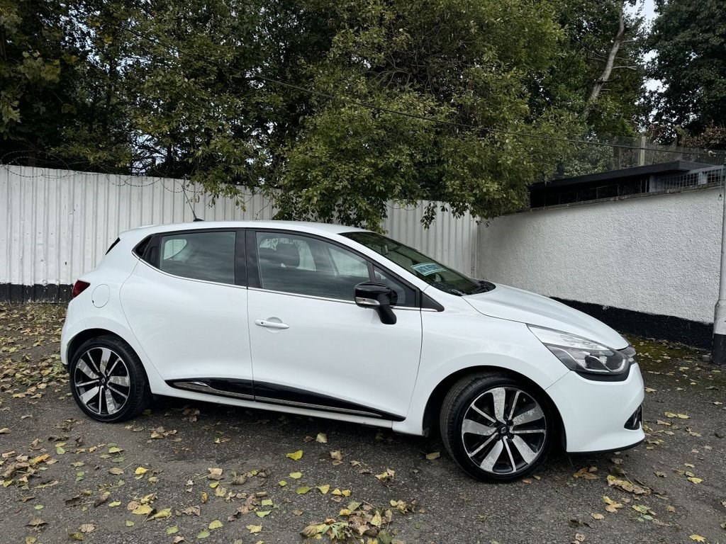 Renault Clio Listing Image