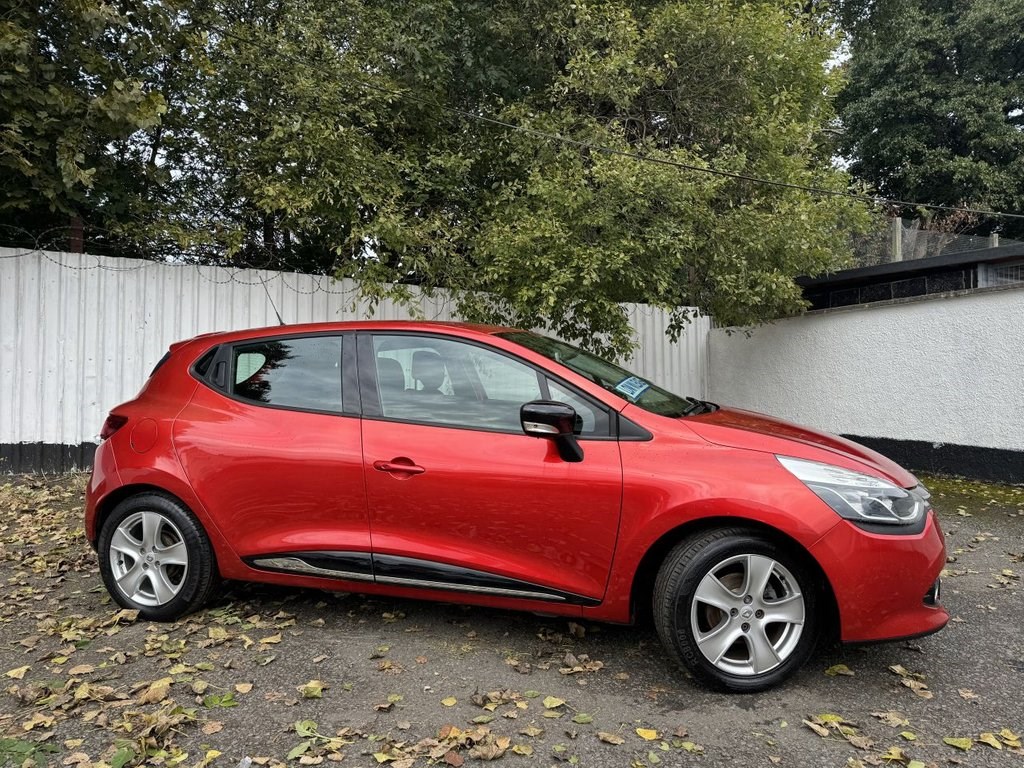 Renault Clio Listing Image