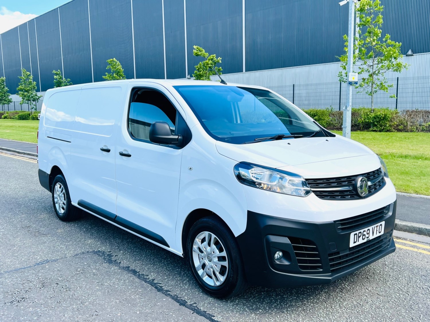 Vauxhall Vivaro Listing Image