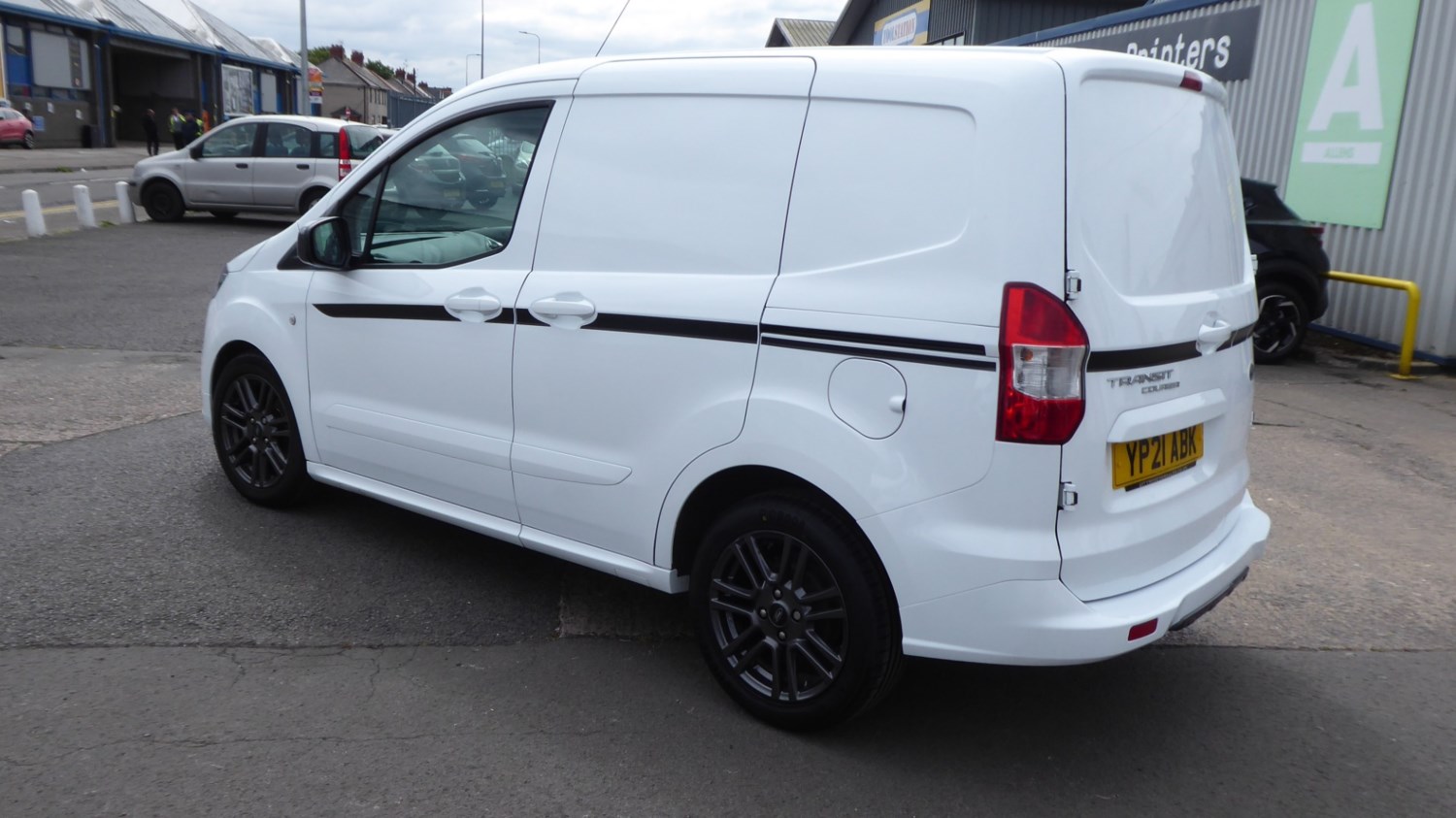 Ford Transit Courier Listing Image