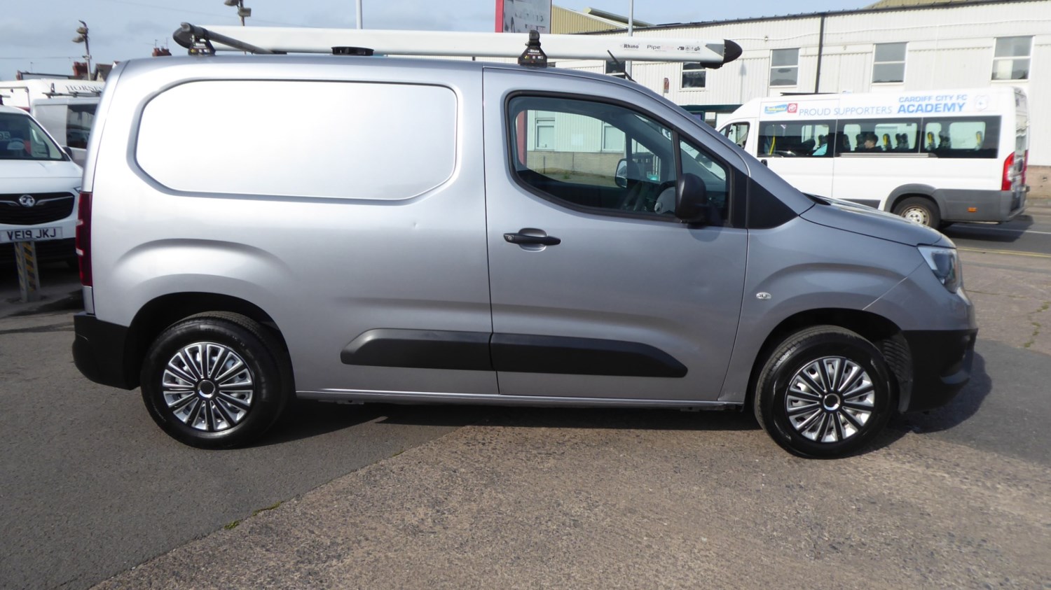 Vauxhall Combo Listing Image