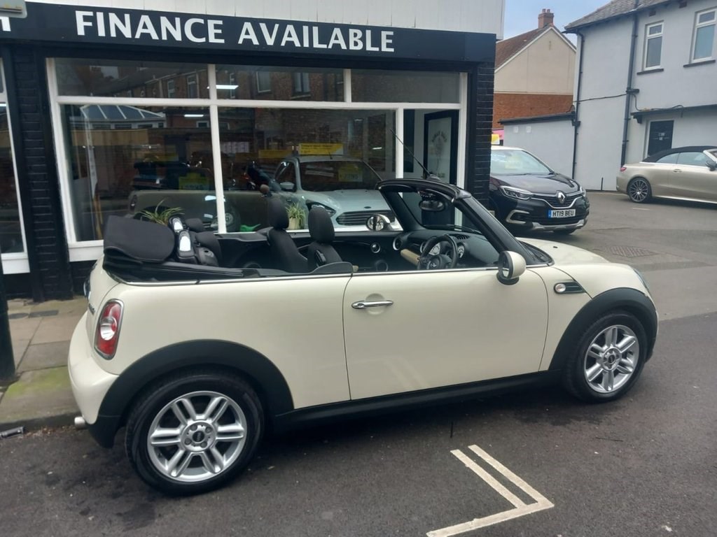 MINI Convertible Listing Image