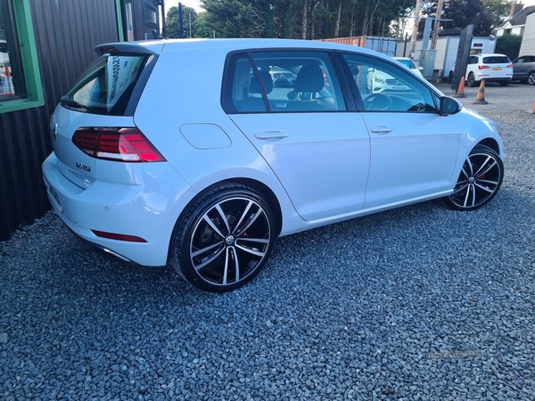 Volkswagen Golf Listing Image