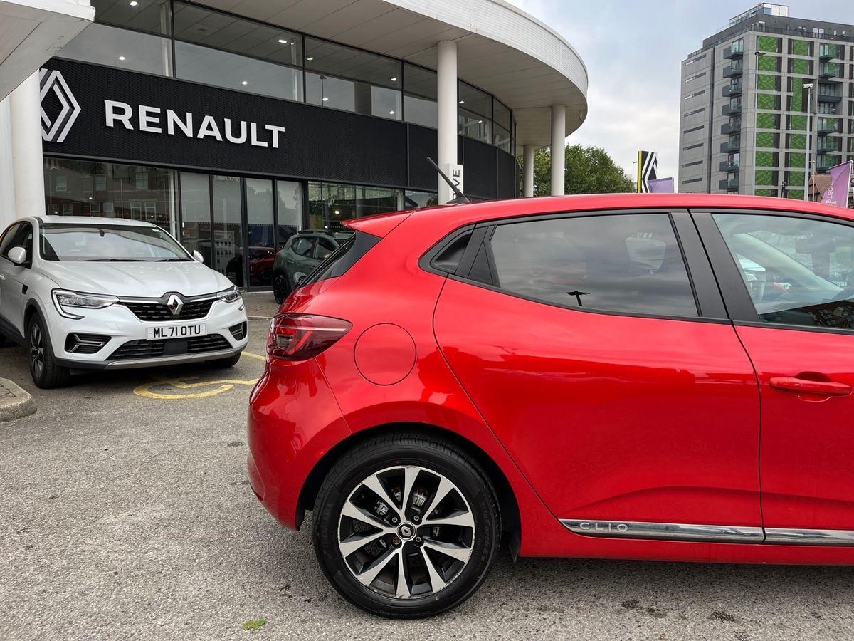 Renault Clio Listing Image