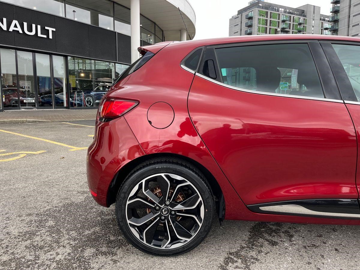 Renault Clio Listing Image