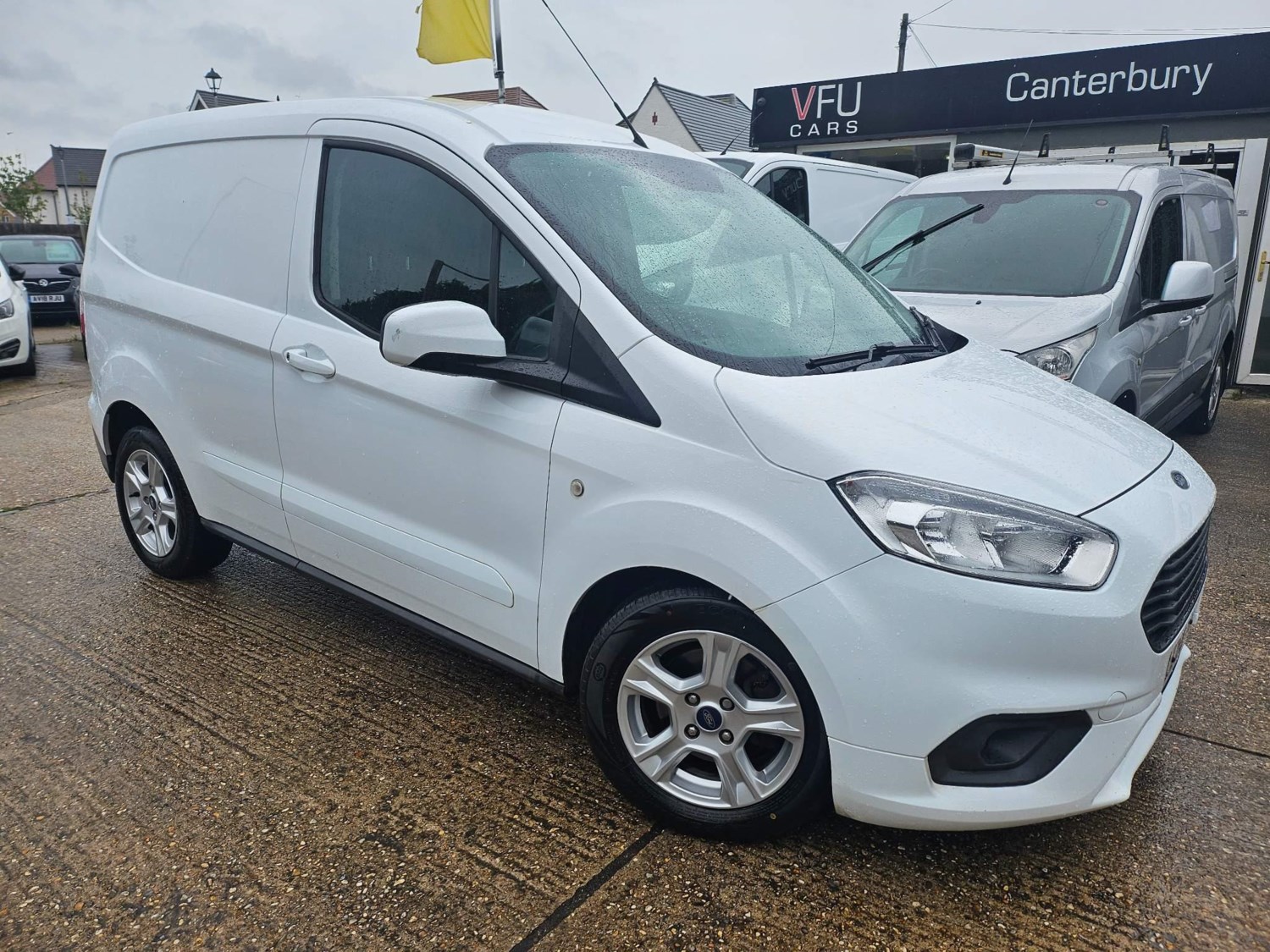 Ford Transit Courier Listing Image