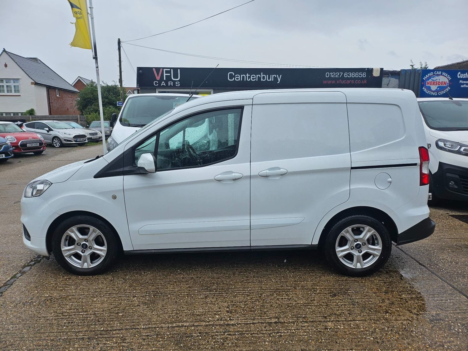 Ford Transit Courier Listing Image