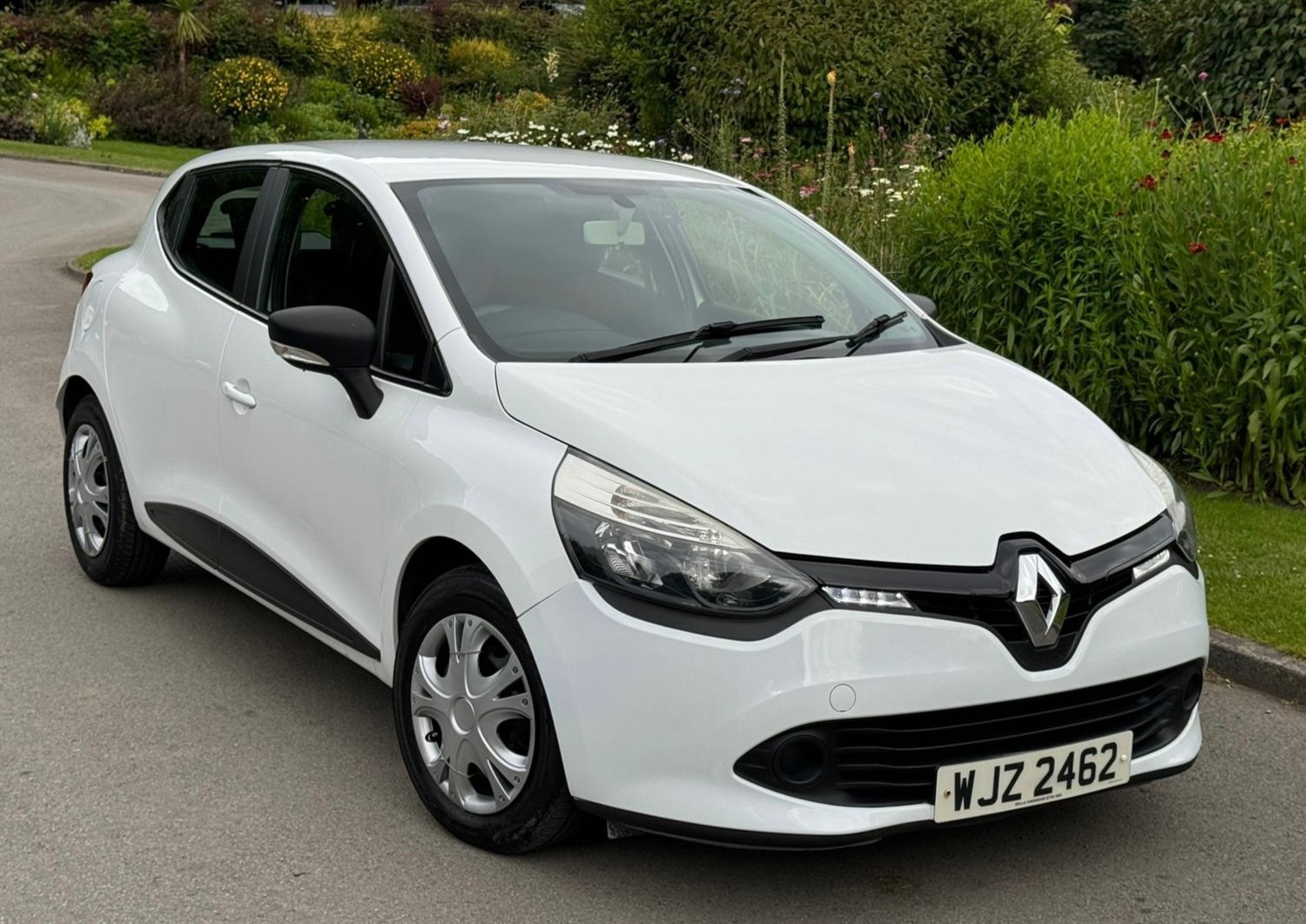 Renault Clio Listing Image