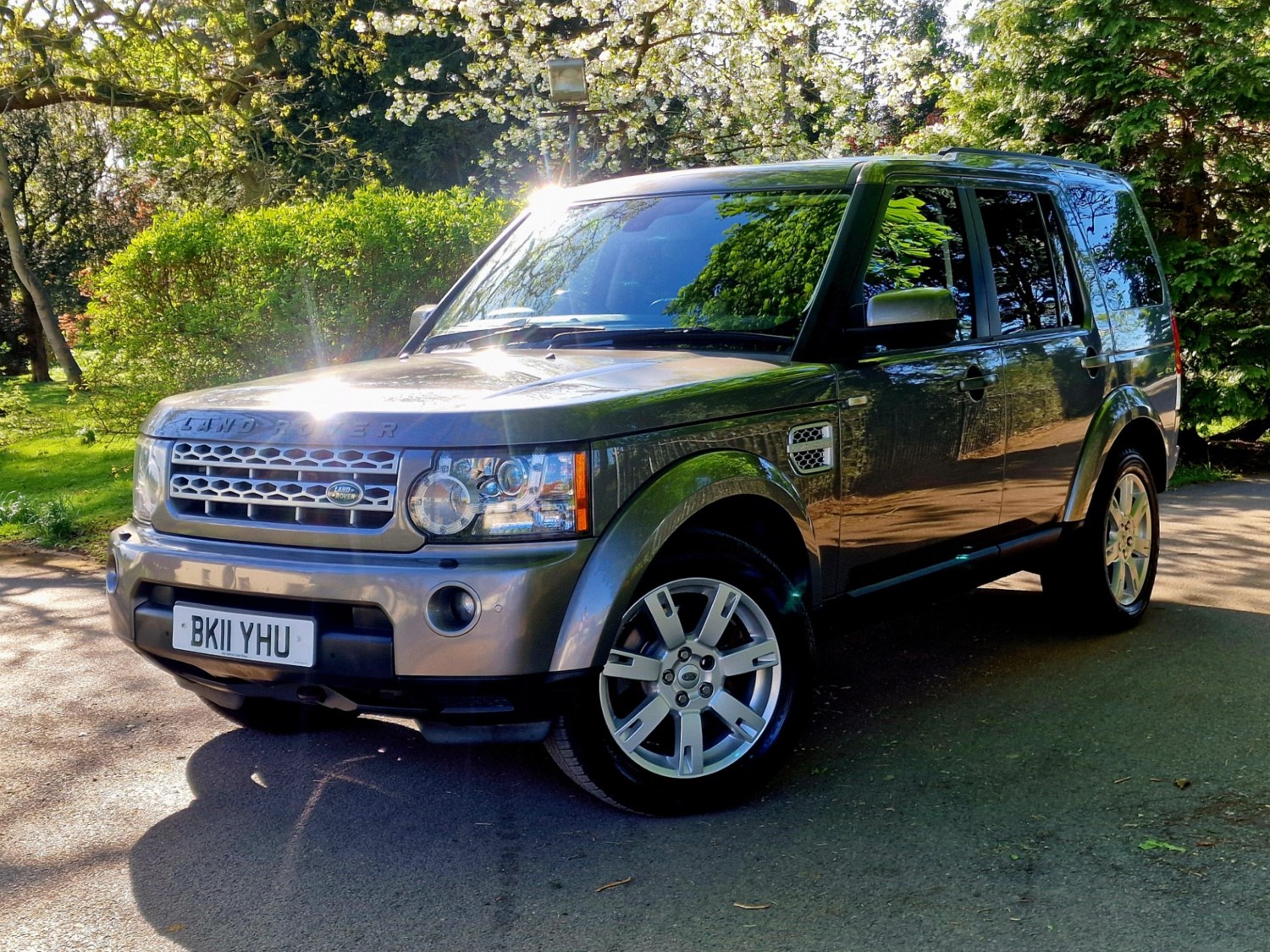 Land Rover Discovery Listing Image