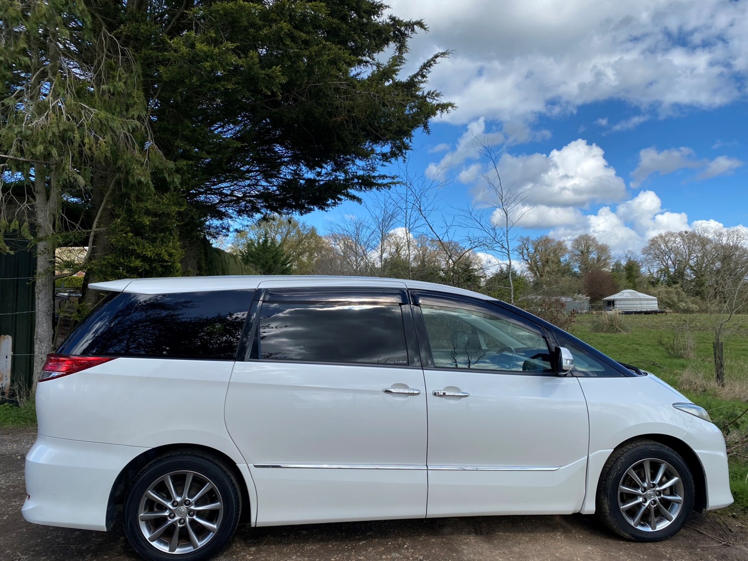 Toyota Estima Listing Image