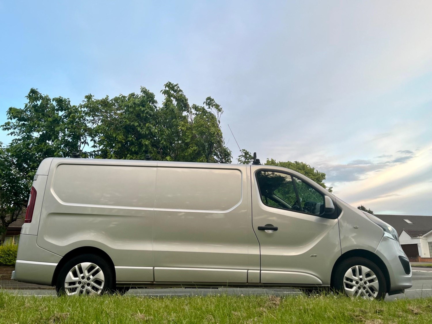 Vauxhall Vivaro Listing Image