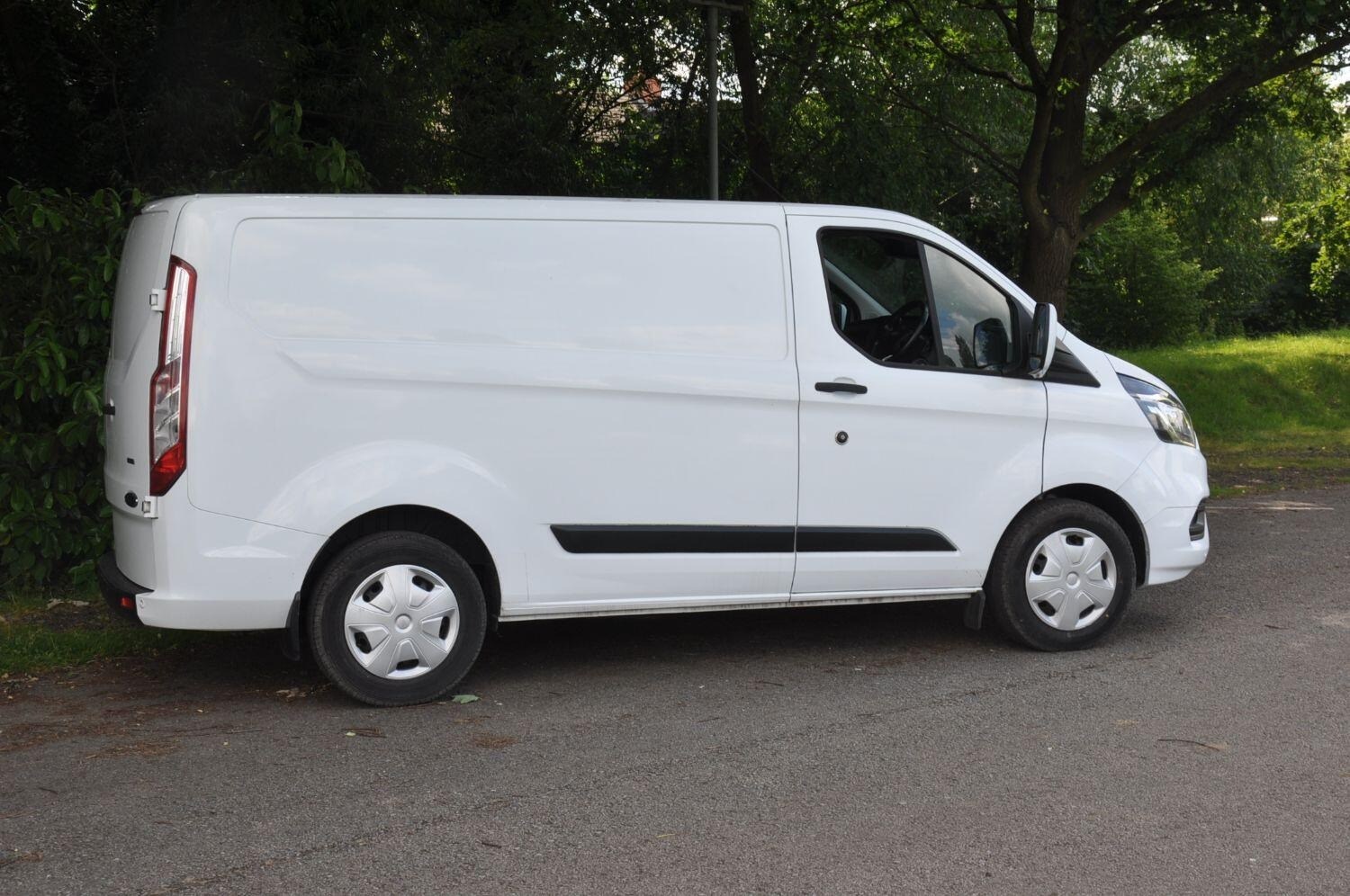 Ford Transit Custom Listing Image