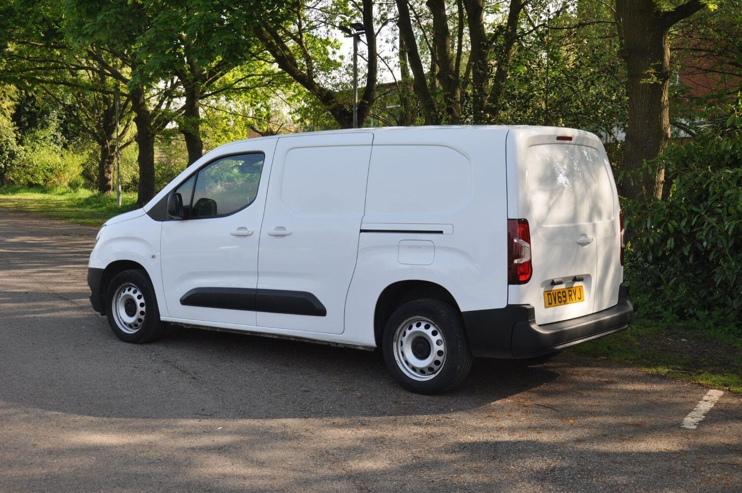 Vauxhall Combo Listing Image