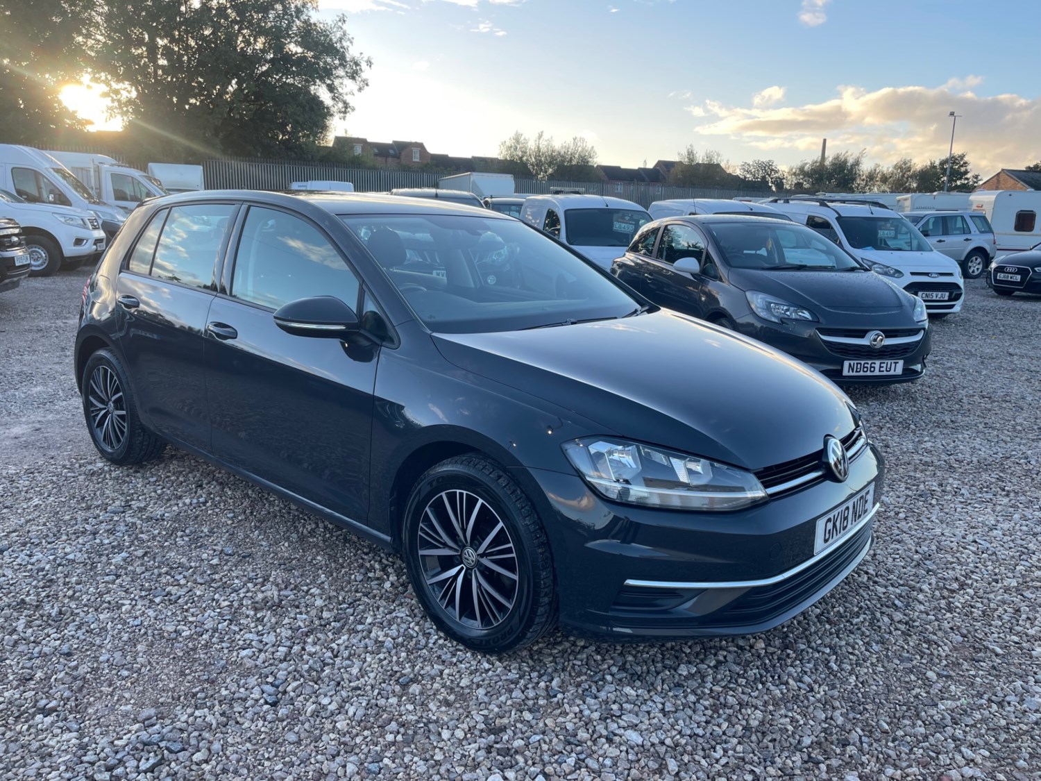 Volkswagen Golf Listing Image