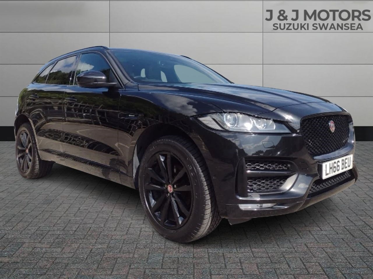 Jaguar F-PACE Listing Image