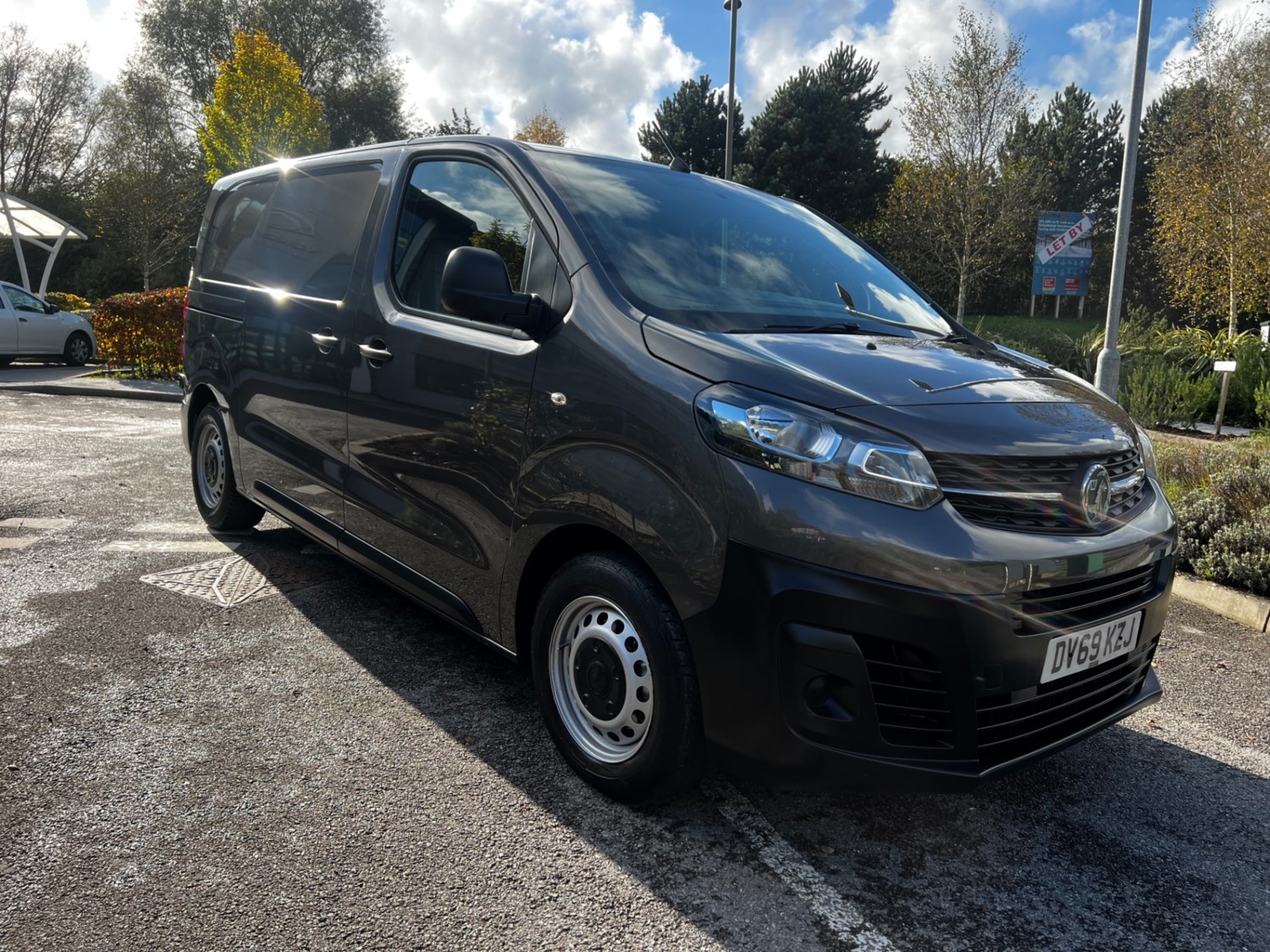 Vauxhall Vivaro Listing Image