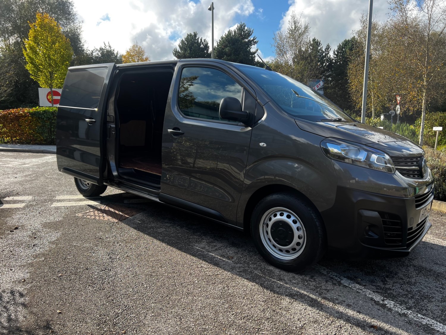 Vauxhall Vivaro Listing Image