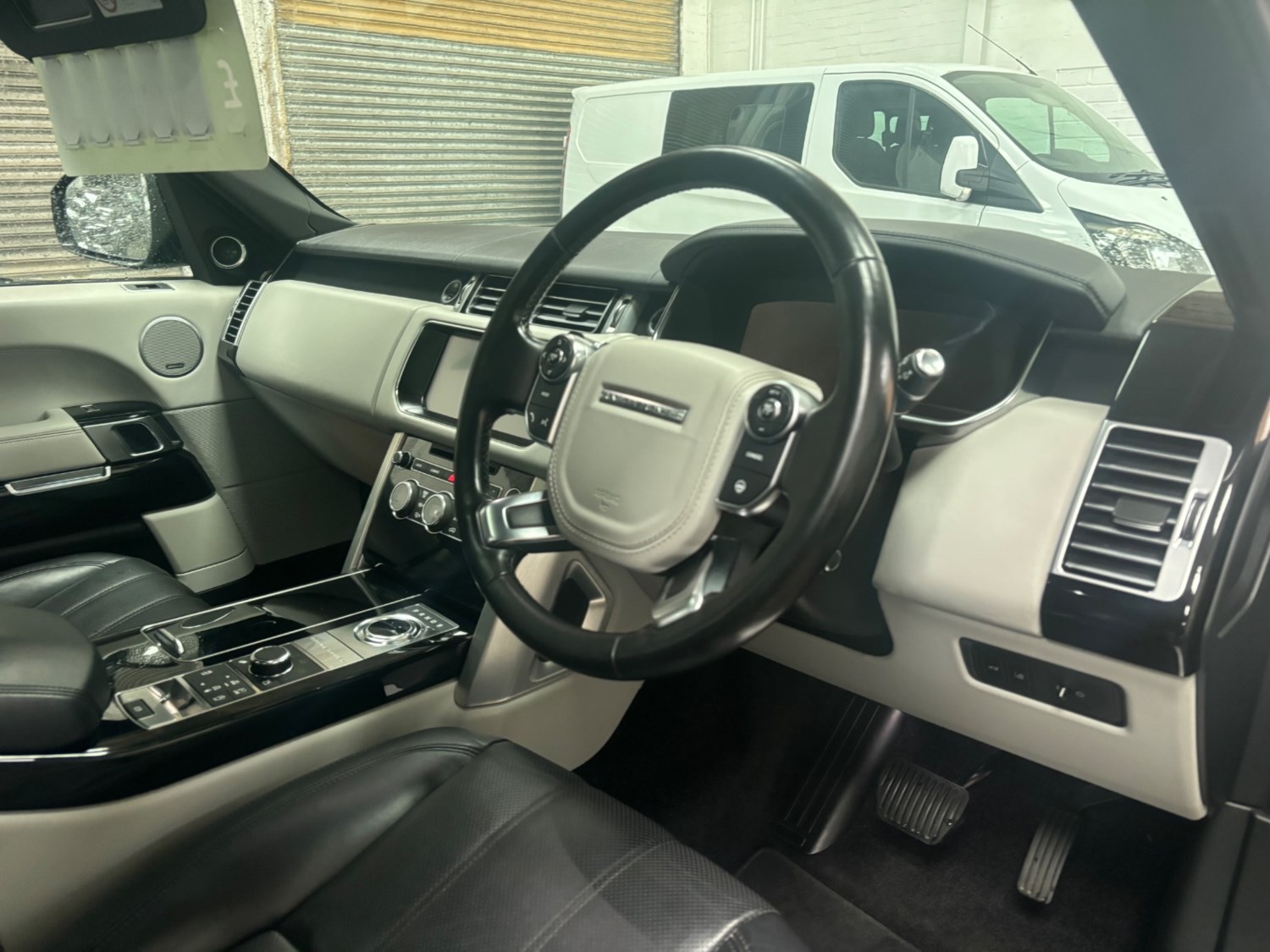 Land Rover Range Rover Listing Image