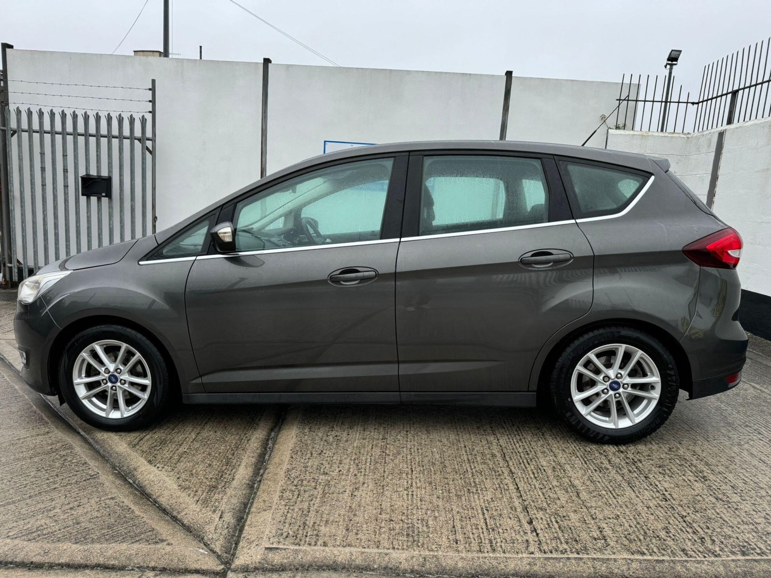 Ford C-Max Listing Image