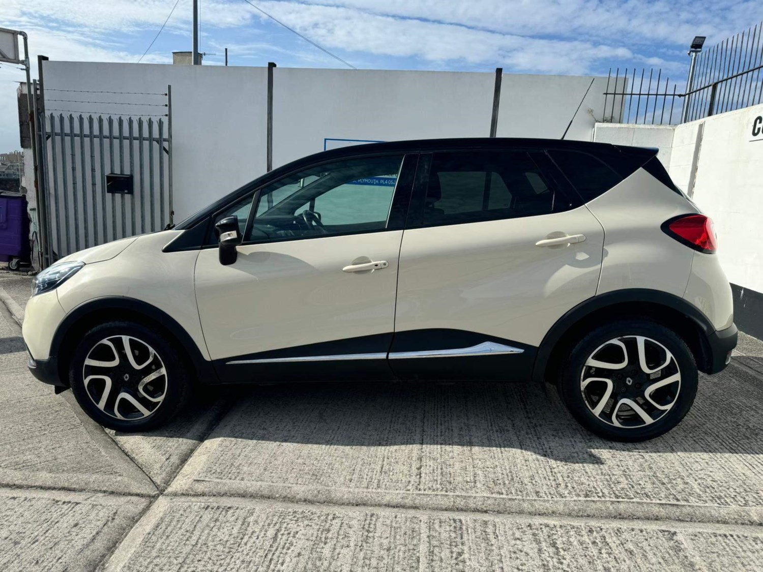 Renault Captur Listing Image