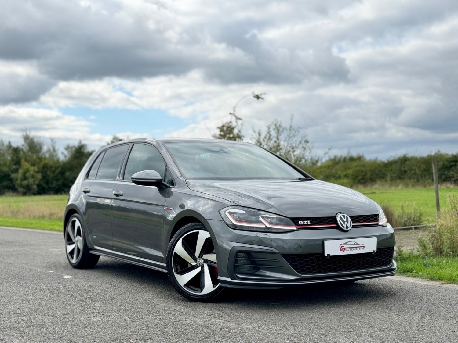 Volkswagen Golf Listing Image