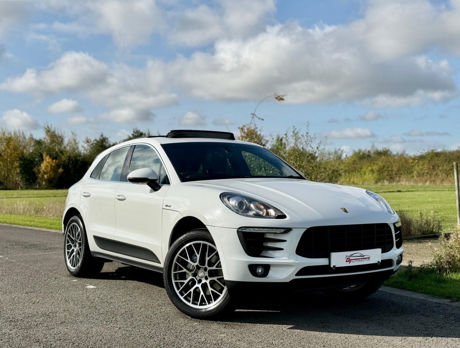 Porsche Macan Listing Image