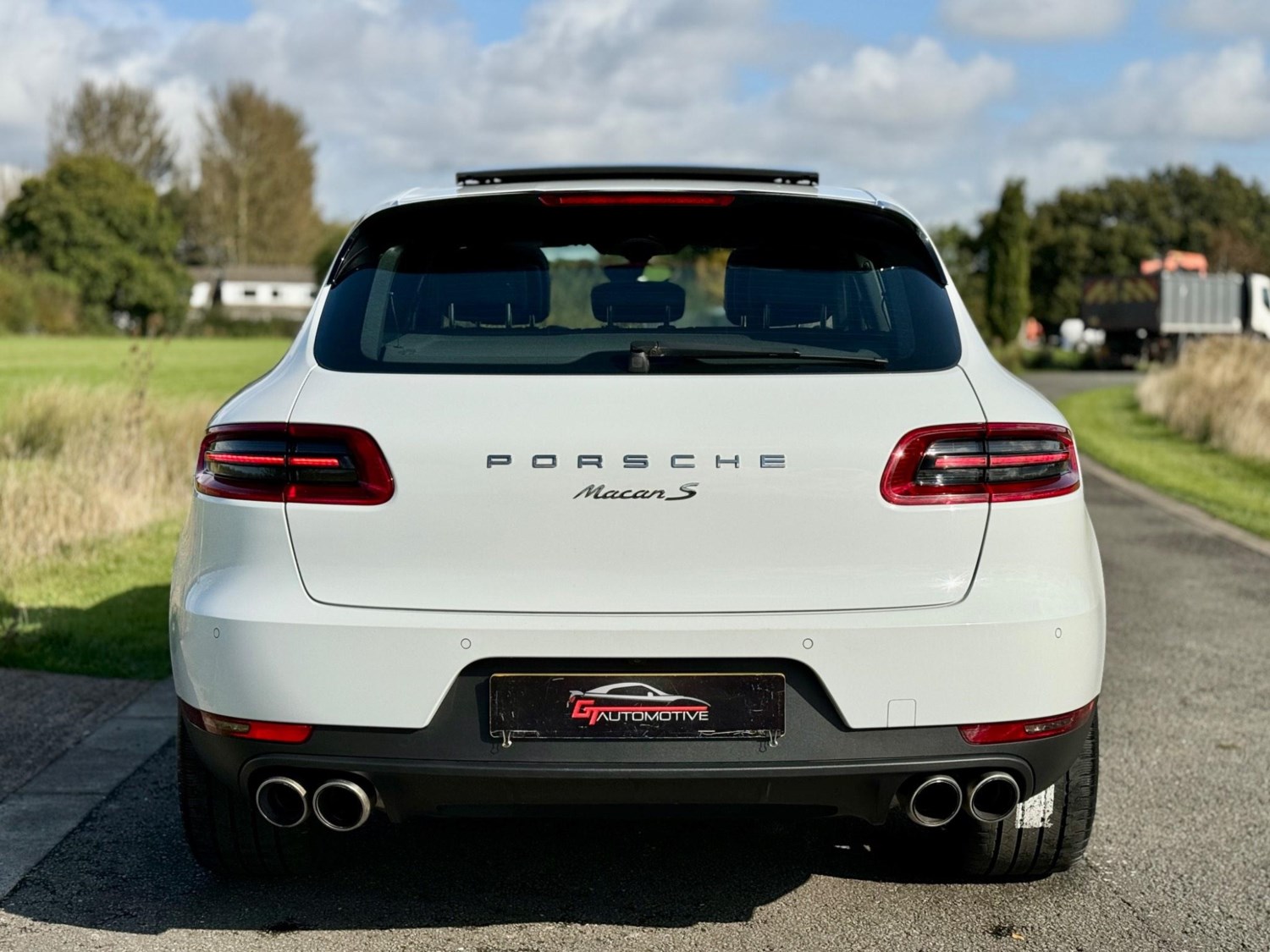 Porsche Macan Listing Image