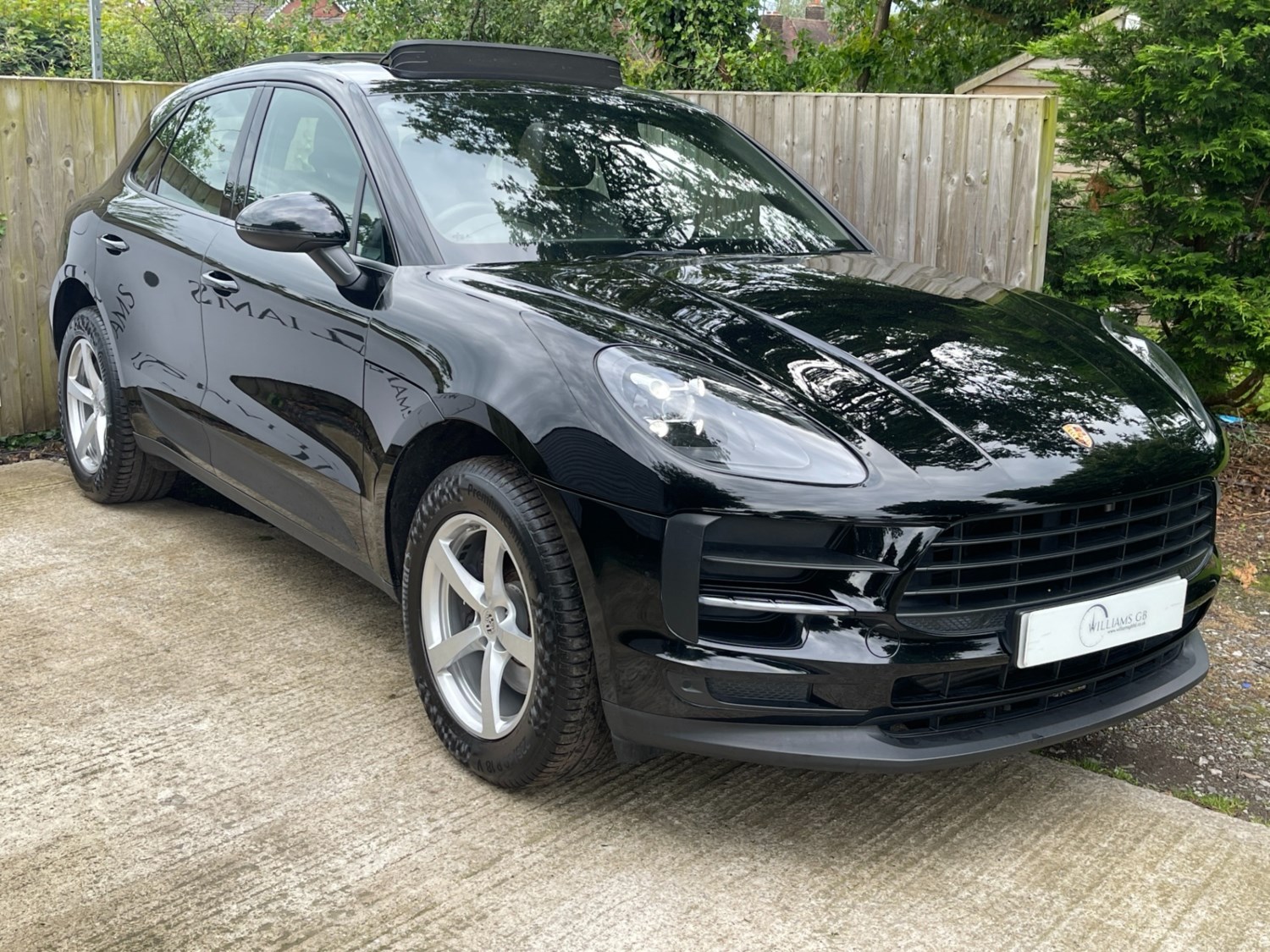 Porsche Macan Listing Image