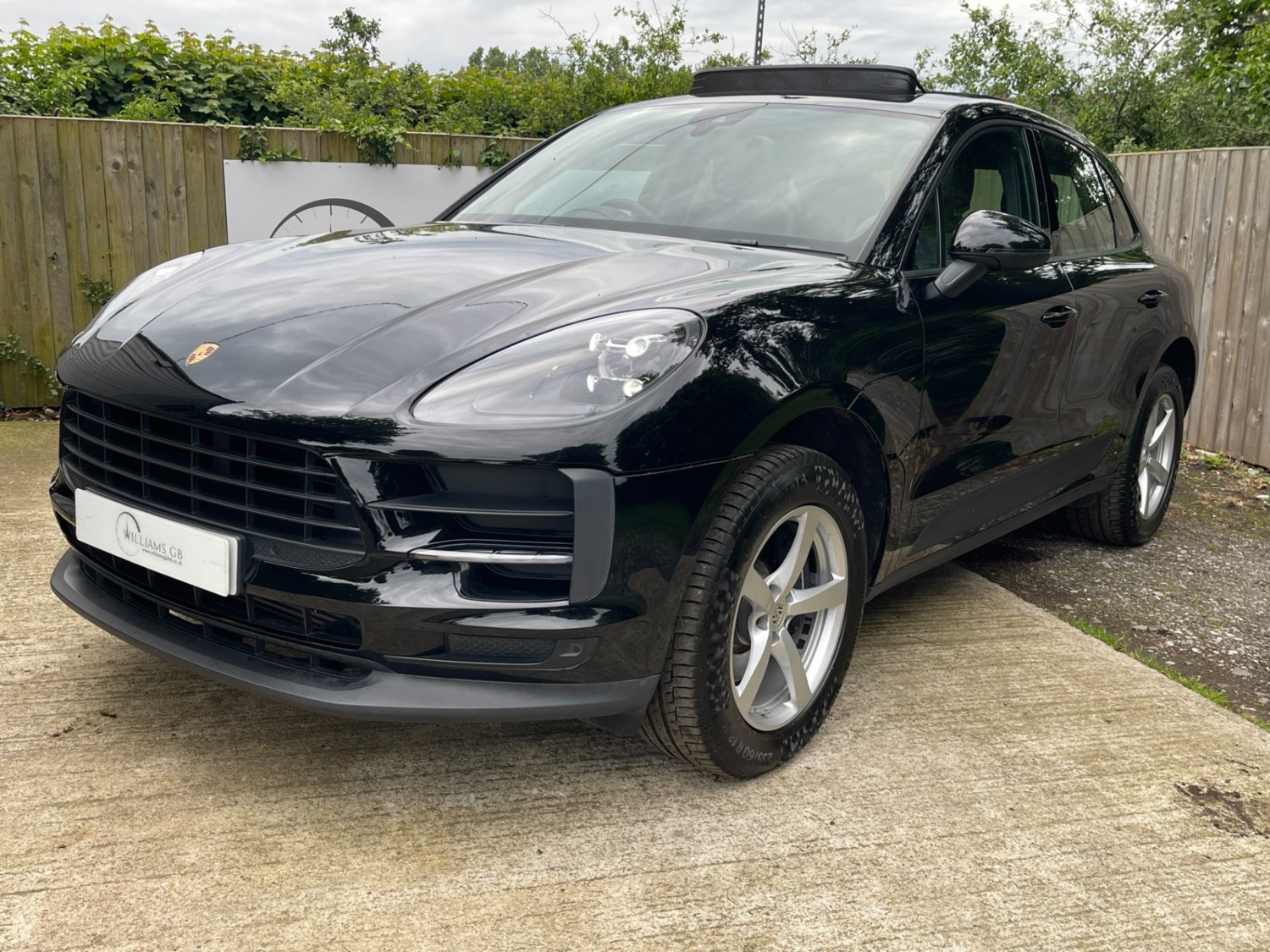 Porsche Macan Listing Image