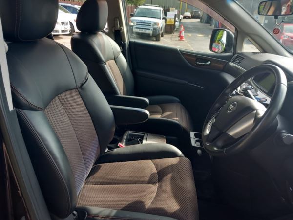 2011 Nissan ELGRAND TE52 2.5 TE52 AUTOMATIC - NEW IMPORT - RARE COLOUR - REVERSE CAMERA For Sale In Swansea, Swansea