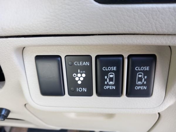 2004 Nissan Elgrand 3.5 AUTO - DOUBLE POWER DOORS - 49,000 MILES - 49K For Sale In Swansea, Swansea