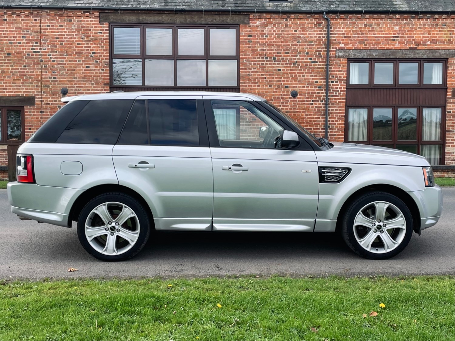 Land Rover Range Rover Sport Listing Image