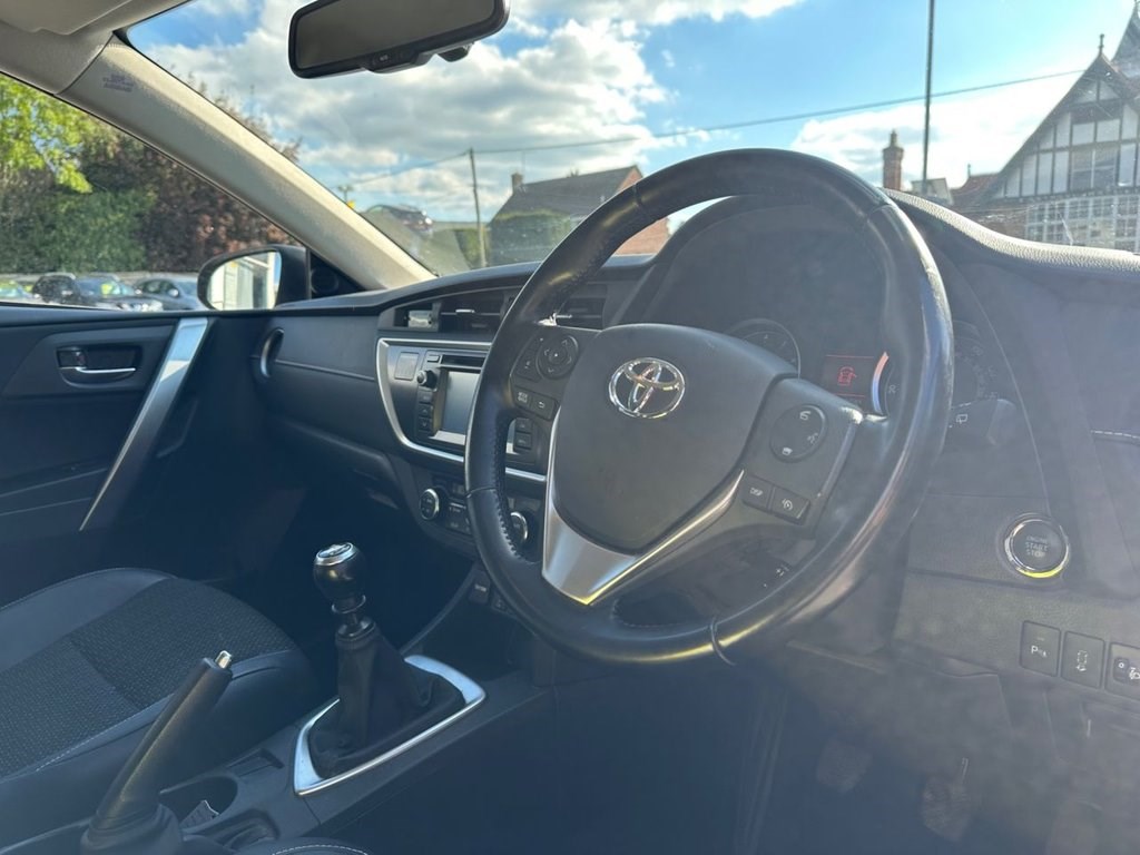 Toyota Auris Listing Image