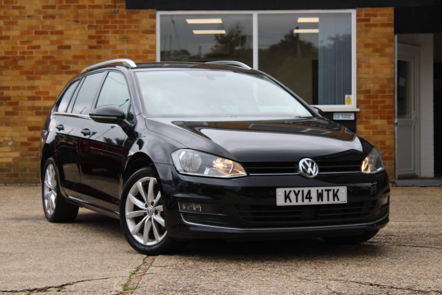 Volkswagen Golf Listing Image