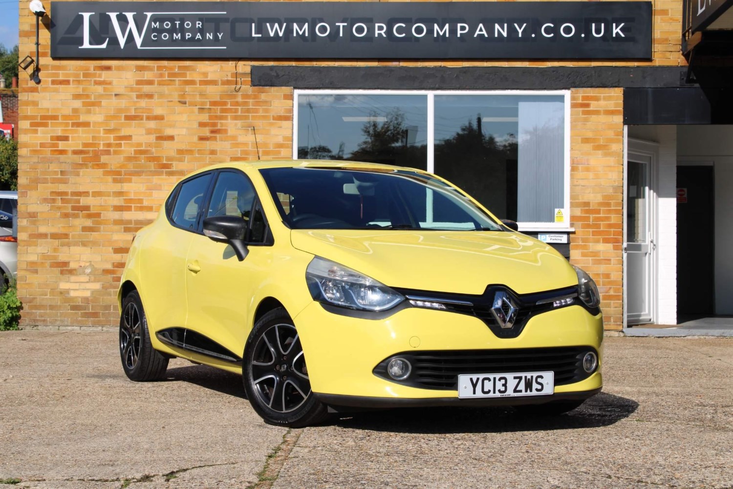 Renault Clio Listing Image