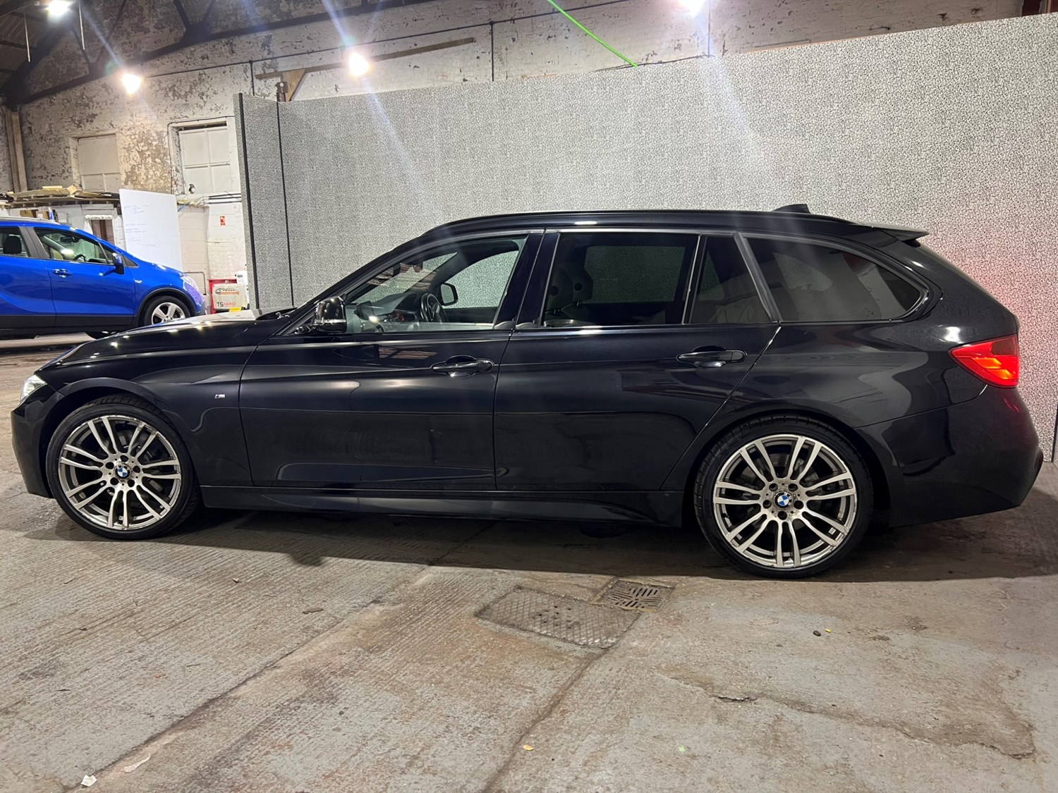 BMW 3 Series Listing Image